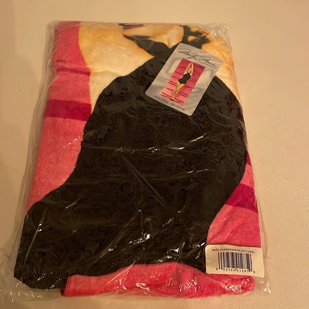 Marilyn Monroe Towel 💯 Cotton Marilyn Monroe Beach Towel 🆕️ - Picture 7 of 8